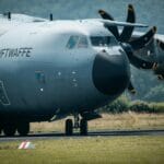 Niemiecki samolot transportowy A400M Luftwaffe szykuje się do startu