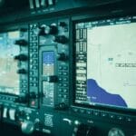 Panel nawigacyjny we współczesnym kokpicie samolotu