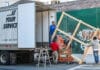Transport mebli z wniesieniem — kiedy dopłata się opłaca i ile realnie kosztuje Transport mebli z wniesieniem — kiedy dopłata się opłaca i ile realnie kosztuje